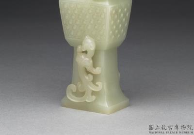 图片[2]-Jade square gu vase with coiling chi-dragon pattern, Qing dynasty (1644-1911)-China Archive